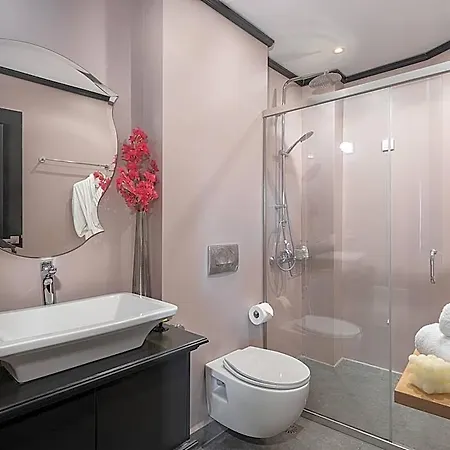 Elia Palatino (adults Only) خانيا