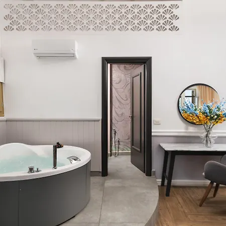 Elia Palatino (adults Only) 3*