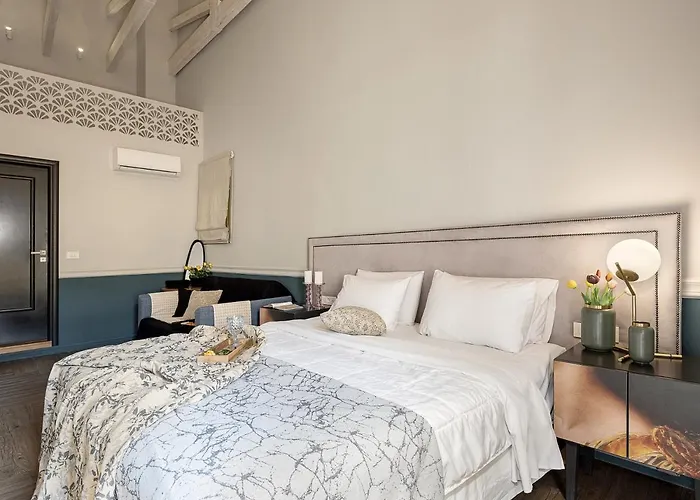 Elia Palatino (adults Only) Ханья